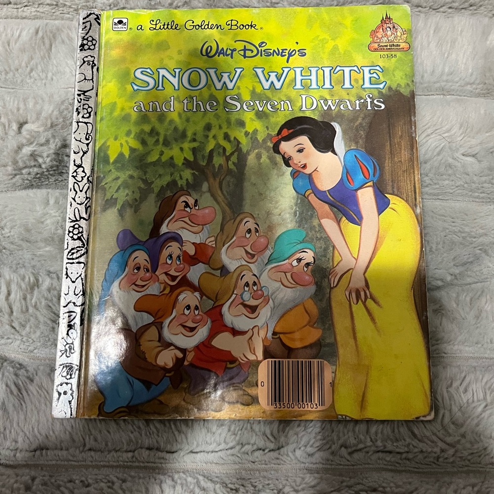 💙 Disney’s Snow White & the Seven Dwarfs A Little Golden Book